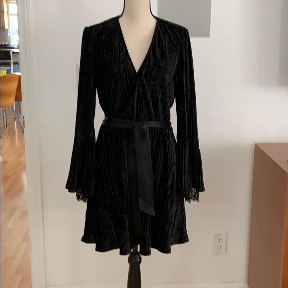 Laundry by Shelli Segal pleated velvet dress